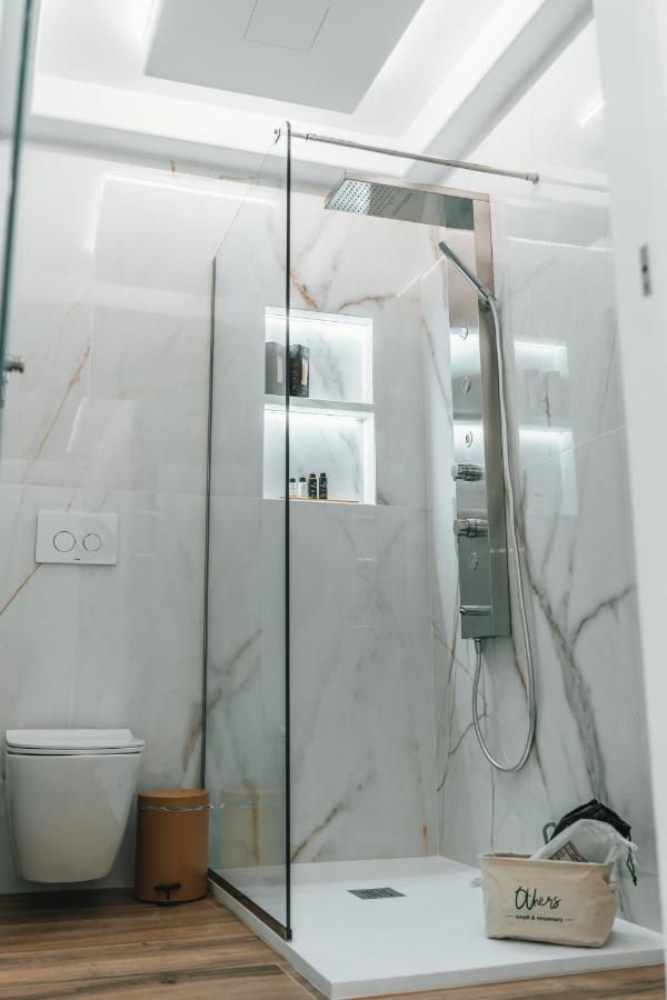 K Suites Ios Bagian luar foto